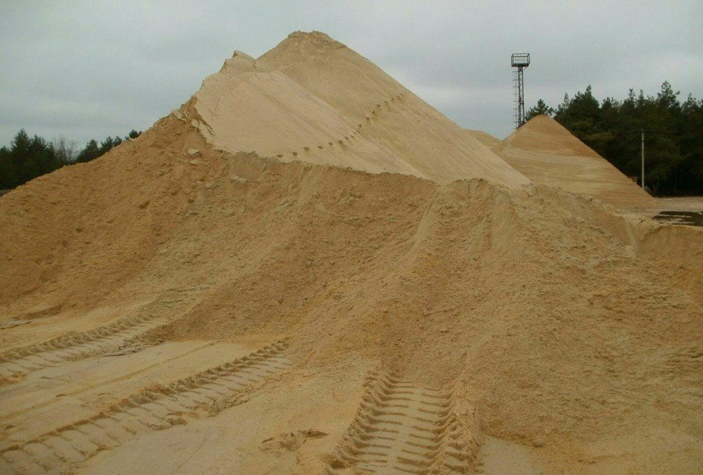 Песок крупный м.кр. 2.0-2.3 с доставкой в Норильске