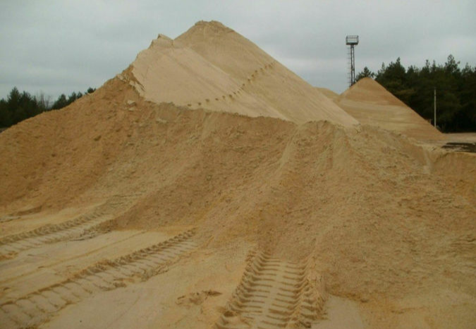 Песок отсыпочный с доставкой в Ачинске